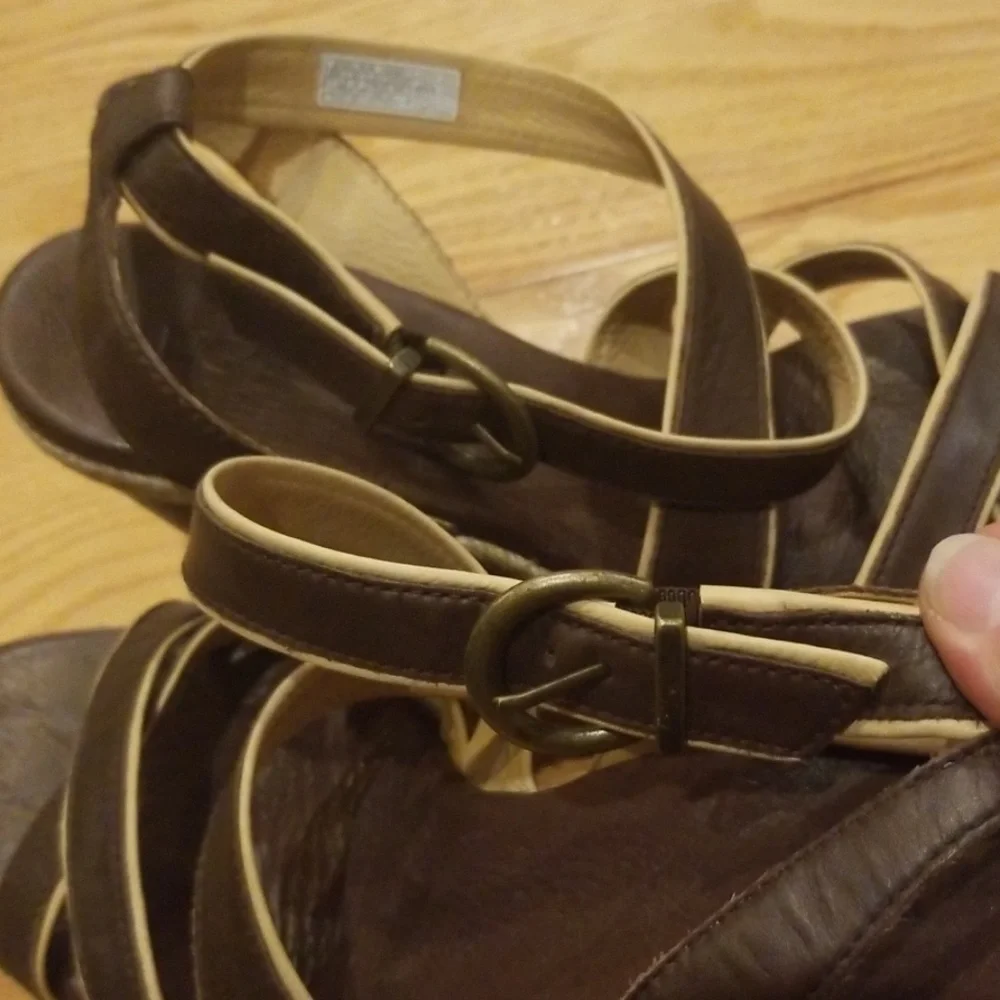 Ugg Isabella leather wedge